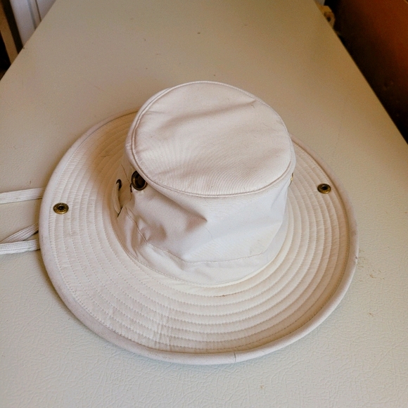The Tilley Hat Accessories - The Tilley hat wanderer